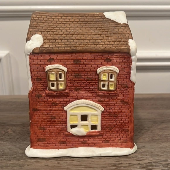 NOMA Dickensville Porcelain Lighted Village House Christmas No 3 Firehouse - Picture 11 of 17